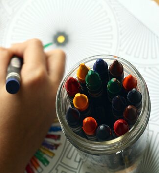  coloring crayons